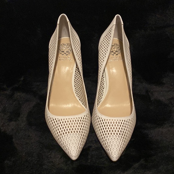 NIB VIBCE Camuto White Leather Heels - Picture 2 of 5